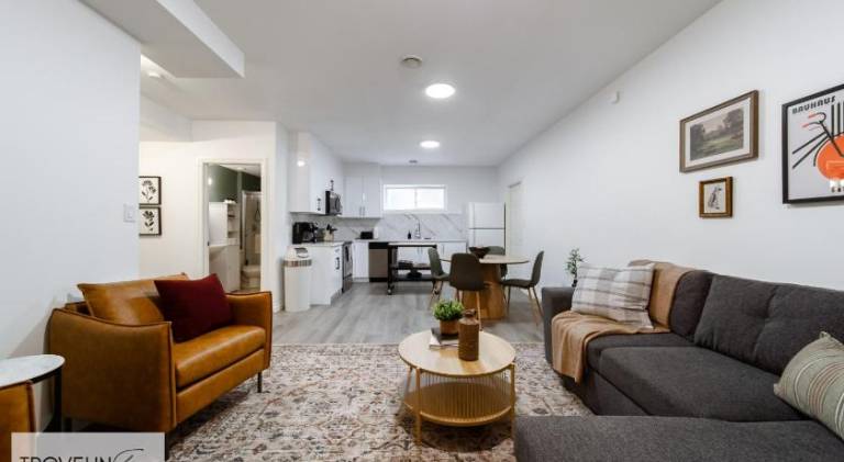 House with 1 room for 4 persons in Edmonton, AB