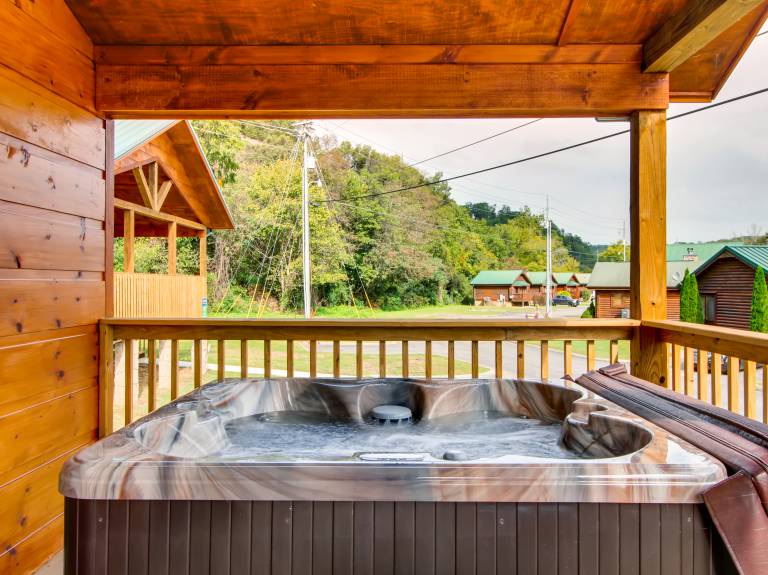 Riverside Pigeon Forge Pet Friendly Hot Tub Arcade WiFi — photo 2