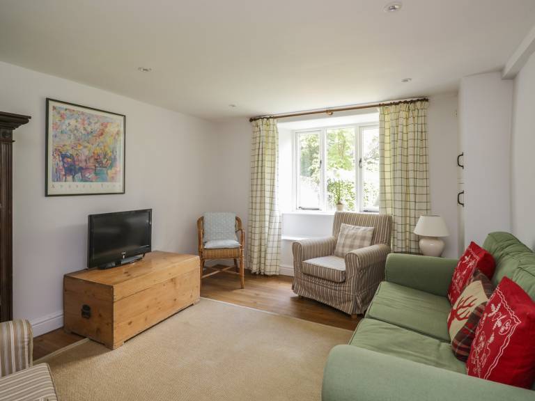 Family-friendly cottage with yard | Pets allowed — photo 3