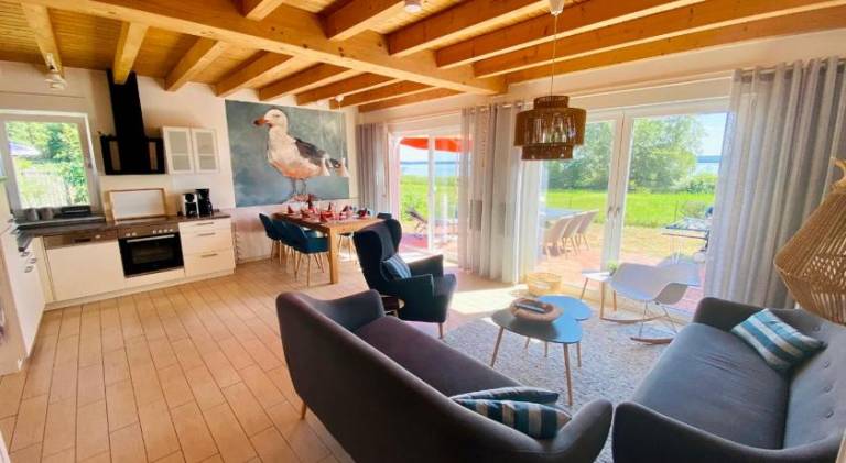 Vacation home with terrace, barbeque & yard | Good for workation — photo 2