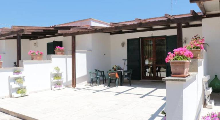 Lovely serviced apartment with garden, private pool & patio | Pet-friendly — photo 5