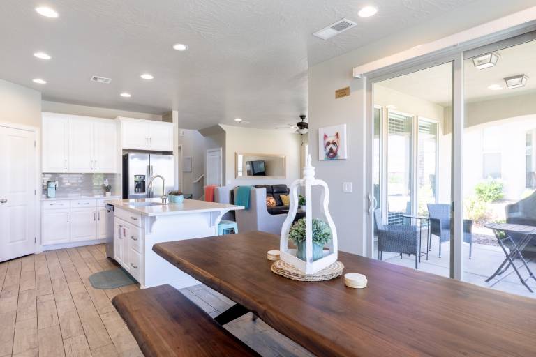 Fully equipped charming vacation home with jacuzzi, heated pool & grill | Mountain view | Pets are welcome — photo 4