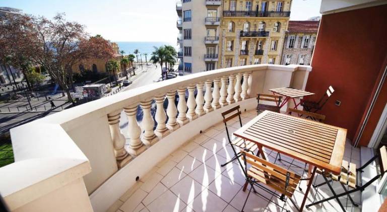 Domes Seaside Residence Piscine, Free Parking, Airport Tramway in Thiers