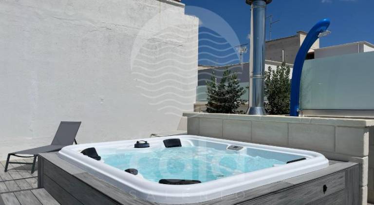 Vacation home with hot tub — photo 5