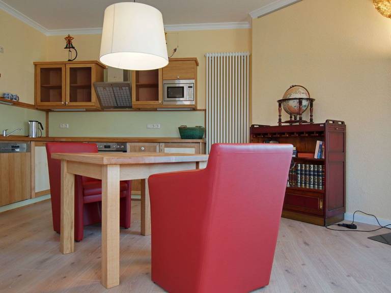 Rental apartment with grill, terrace & yard — photo 3