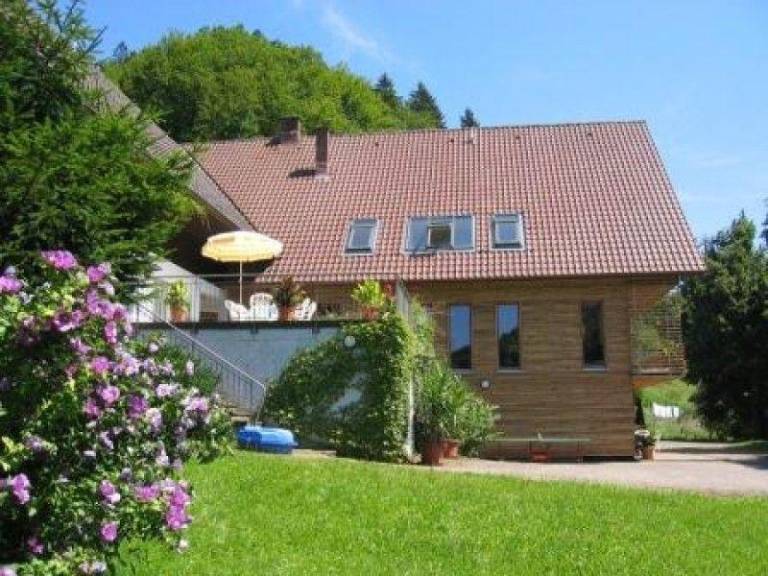Children-friendly beautiful rental apartment with yard, barbeque & patio | Dogs allowed — photo 2