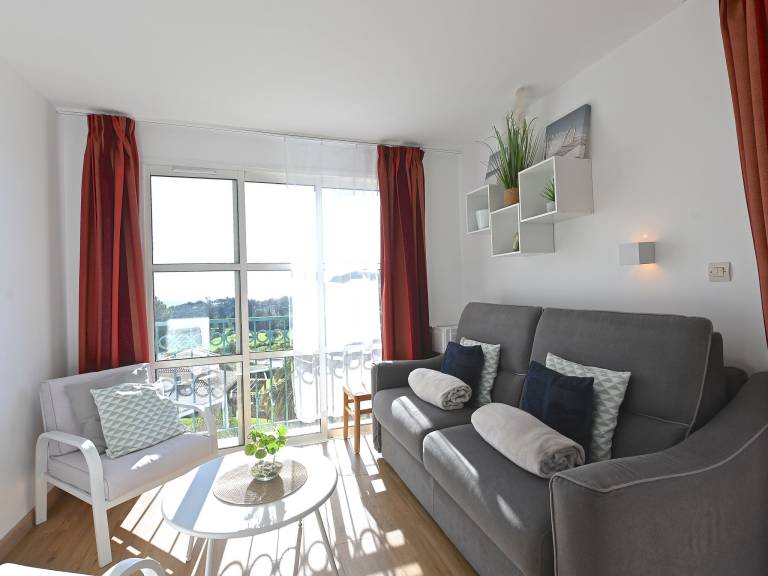 Rental apartment with patio, pool & yard | Sea view — photo 3