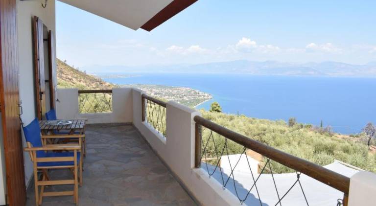 House with BBQ, patio & garden | Good for workation | Dogs allowed in Aigialeia