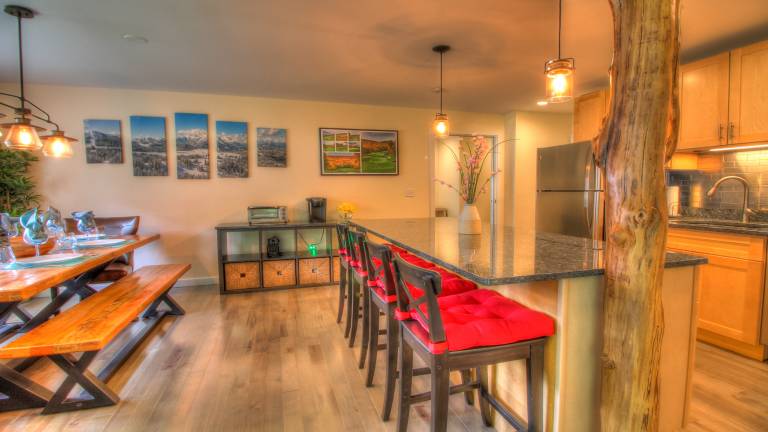 Condo with heated pool | Mountain view — photo 2