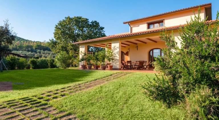 Beautiful farm with yard, barbecue & pool | Pet-friendly — photo 5