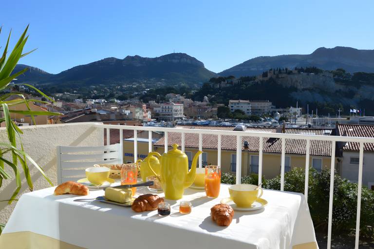 Children-friendly lovely rental apartment with patio | Sea view | Beach nearby | Pets allowed — photo 2