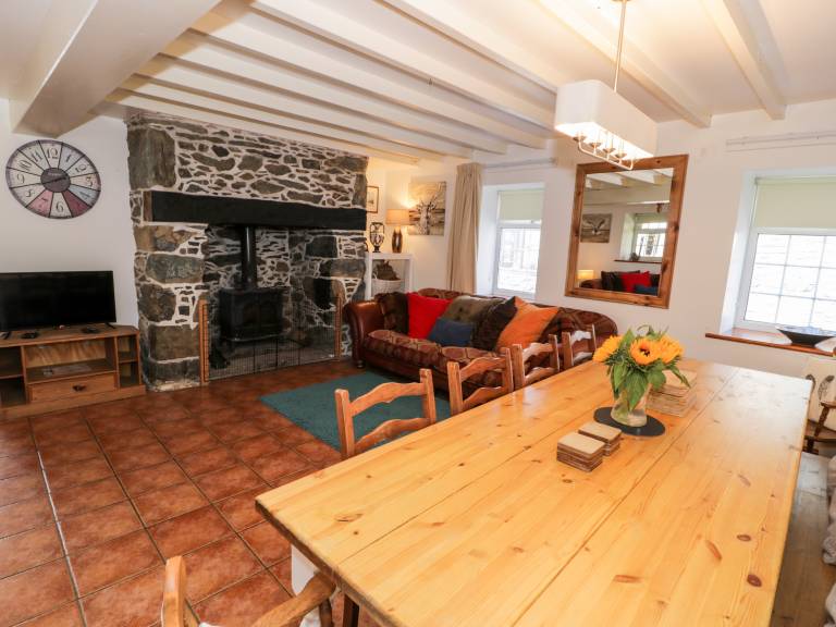 Family-friendly cottage with BBQ, hot tub & garden | Dogs allowed — photo 5
