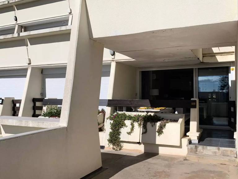 Holiday apartment with terrace in Agde