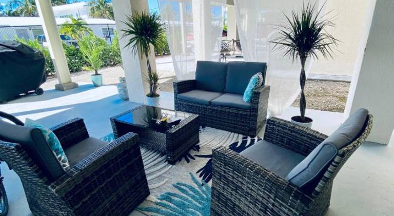 Pleasant vacation home with pool & jacuzzi | Pets allowed — photo 4