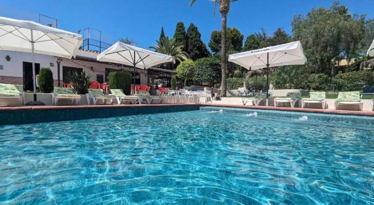 Fully equipped pleasant rental apartment with pool | Next to the beach | Pets are welcome — photo 3