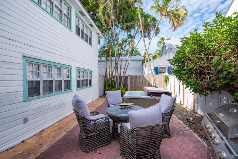 Fully equipped ample house | Next to Southernmost Point | Close to the beach | Pet-friendly — photo 4