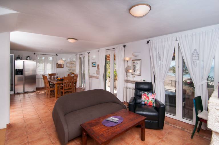 Vacation home with private pool, garden & barbecue | Sea view — photo 3