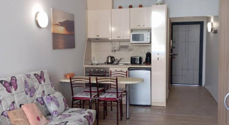 Apartment with pool — photo 2