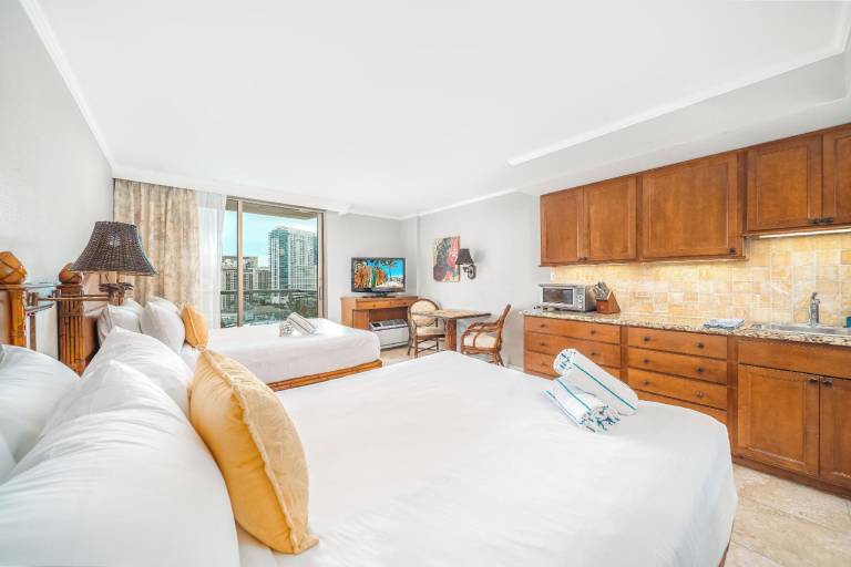 Luana Waikiki by Tropical Escapes Realty — photo 2
