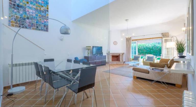 Beautiful rental apartment with garden, patio & BBQ | Dogs allowed in Óbidos