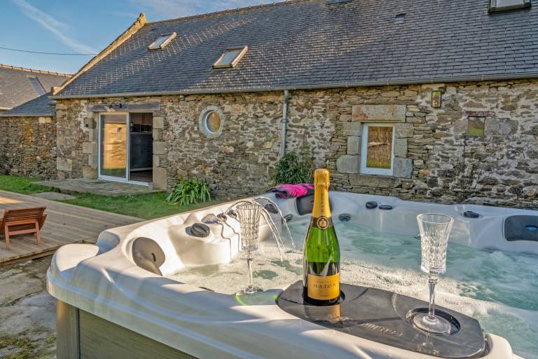 Holiday Home 'Longère De Charme - Garden and Spa' with Private Terrace, Private Garden and Wi-Fi — photo 3
