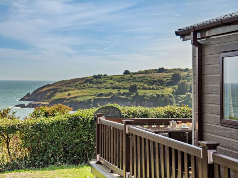 Lodge with patio, pool & yard | Water view | Next to the beach | Pets are welcome — photo 2