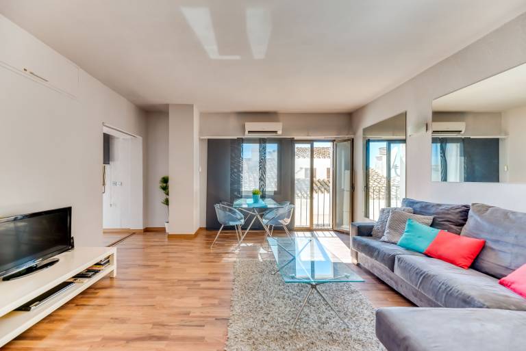 Chic Designer Apartment with Sea Views, Wi-Fi and Air Conditioning — photo 5