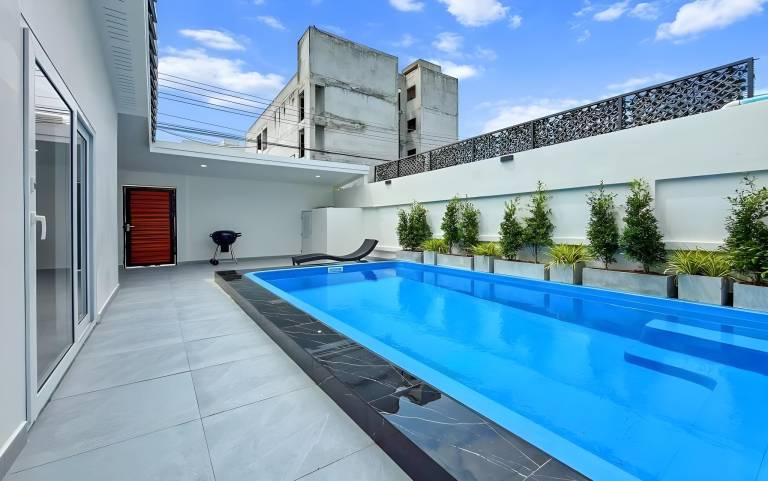 Vacation home with 5 rooms for 16 persons in Chonburi