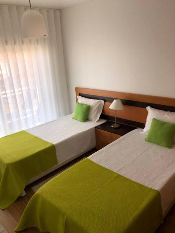 Apartment 'Campo Mar - T2 Com Piscina' with Shared Pool, Wi-Fi and Air Conditioning — photo 5