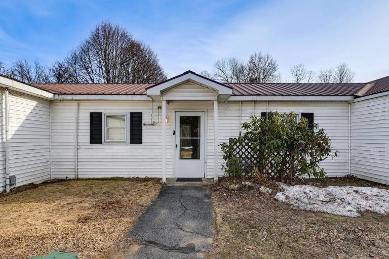 4 Mi to Saratoga Spa State Park! Home w/ Patio — photo 4