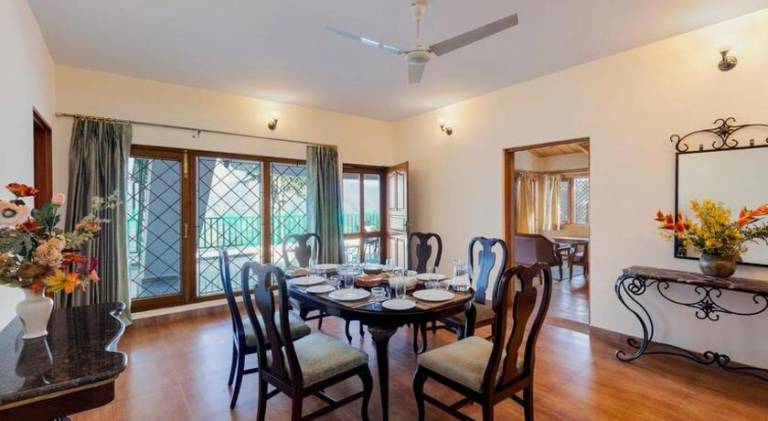 Lion's Den, Terrace Wing 4 BD Villa, cook & staff — photo 3