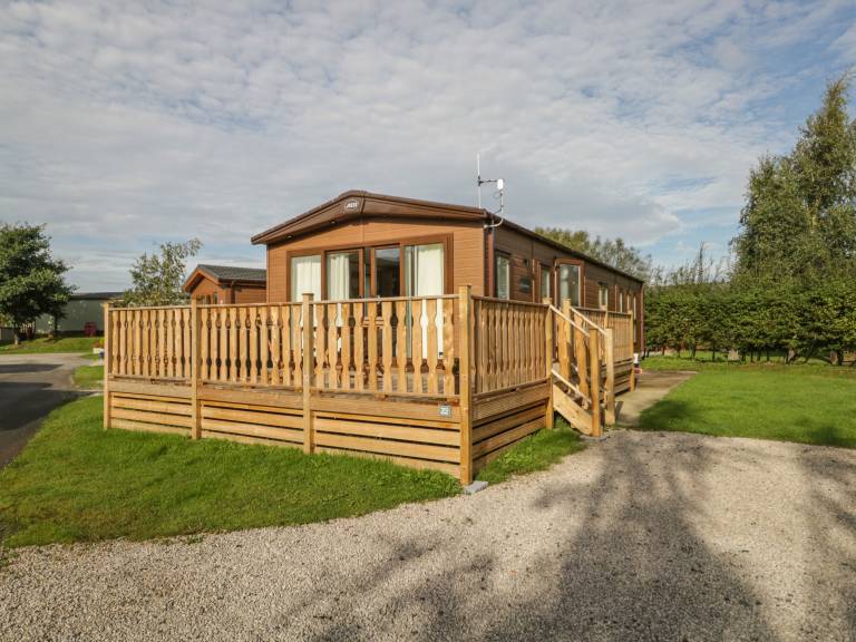 Cottage with garden & pool in Carnforth