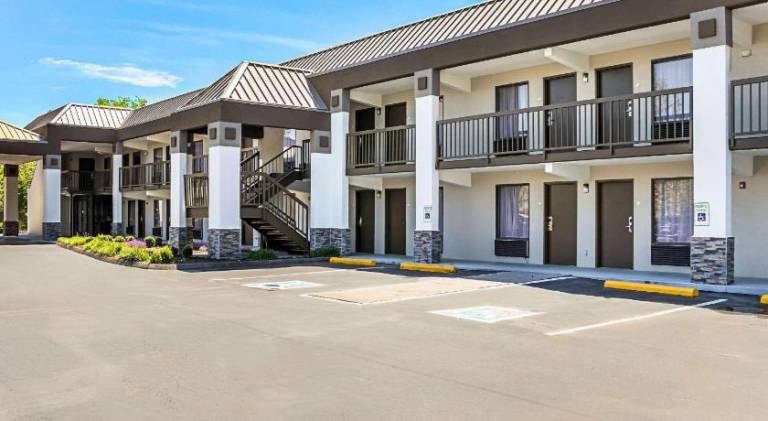 Farragut Inn & Suites — photo 4