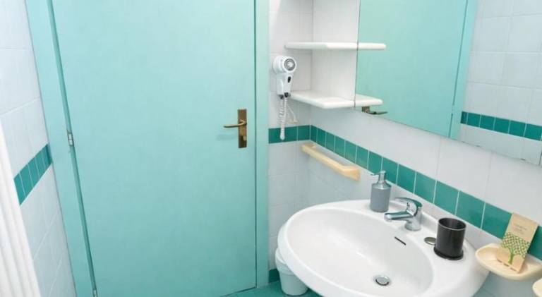 Apartment with pool & terrace — photo 4
