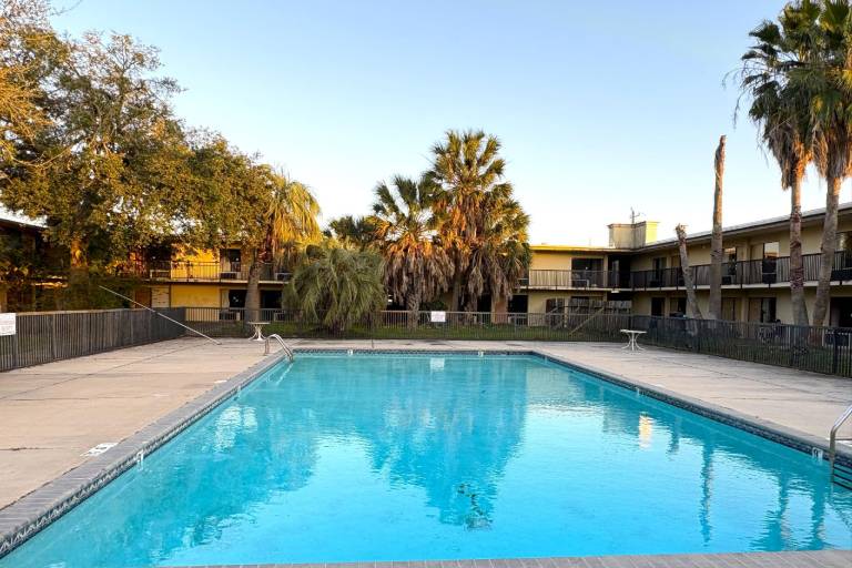 Motel 19 By Capital O Baytown I-10 — photo 2