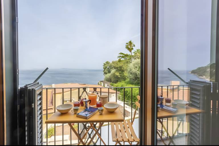 Holiday apartment with fast internet | Sea view | Beach nearby | Suitable for remote work | Pets allowed in Sorrento