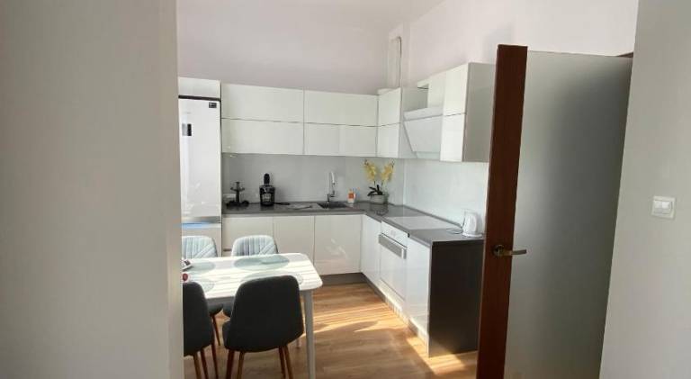 Apartment with patio — photo 4