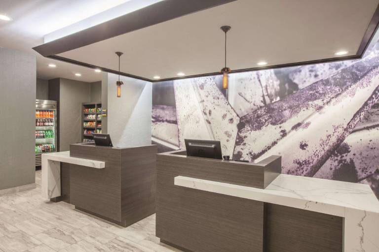 La Quinta Inn & Suites by Wyndham Kingsville — photo 4