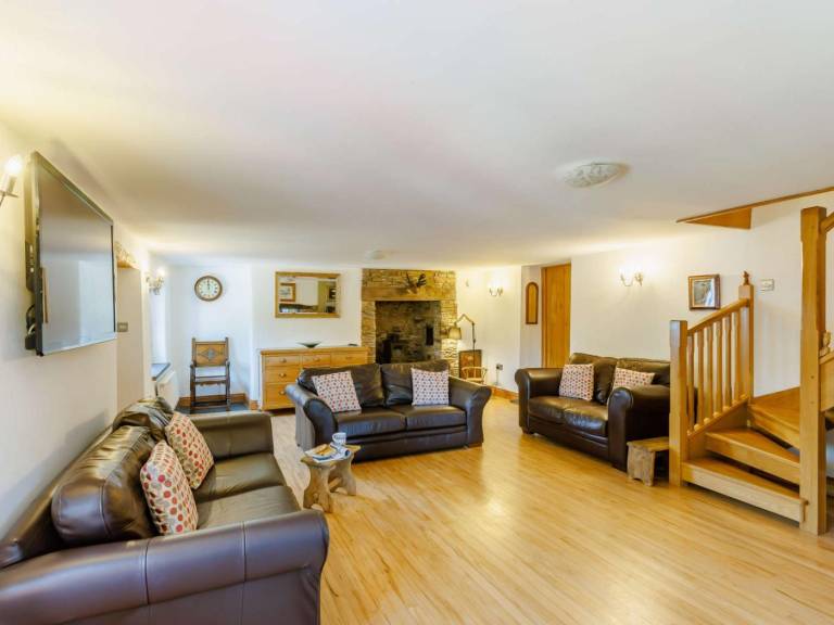 Cottage with jacuzzi, terrace & garden — photo 3