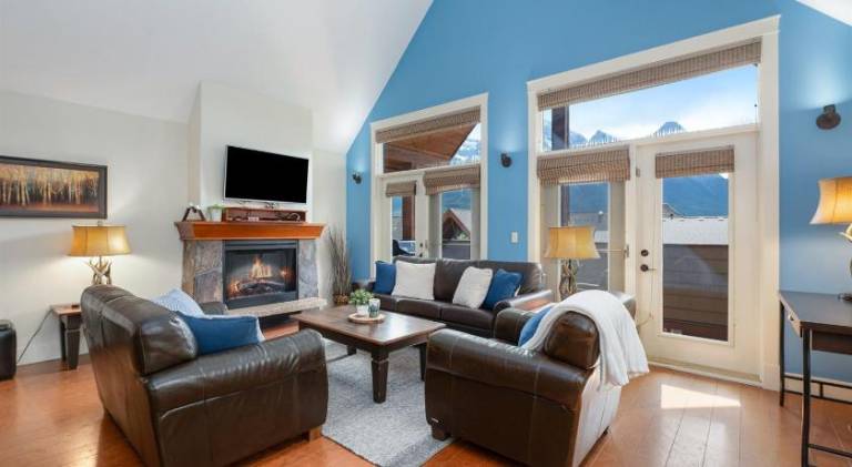 Magnificent Mountain Penthouse - Pool & Hot Tub — photo 2