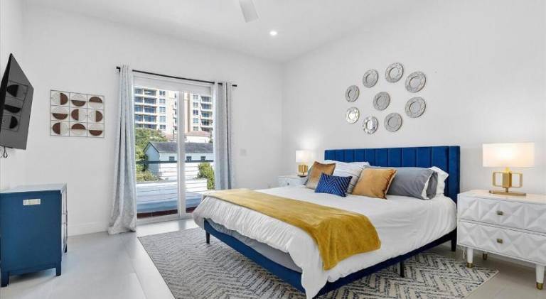 Miami Luxury 4BR Oasis with Private Pool, Outdoor Kitchen & Patio — photo 2