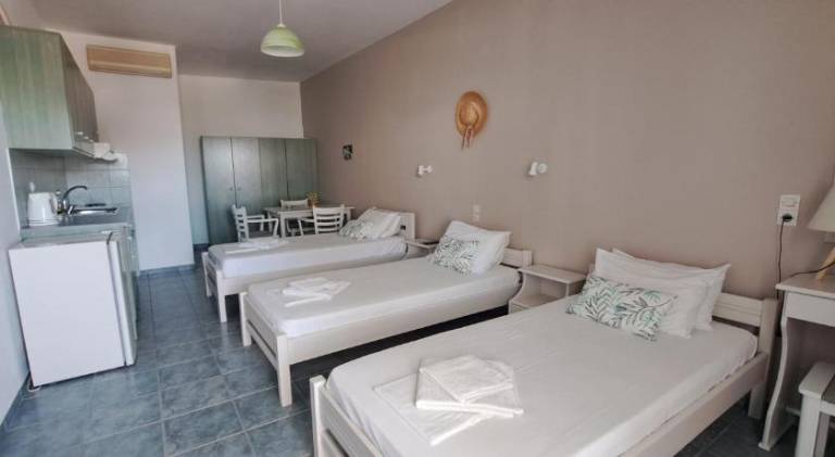 Holiday apartment with patio & garden — photo 2