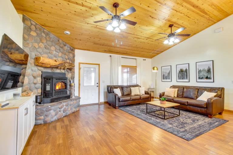 1-Acre Fenced Yard: Pet-Friendly Show Low Cabin! — photo 4