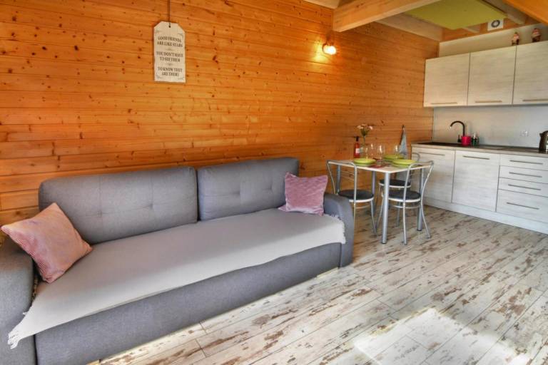 Family-friendly vacation home with patio, barbecue & yard | Close to the beach | Pets are welcome — photo 5