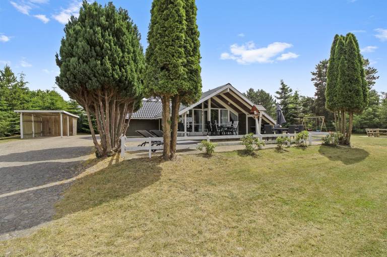 Vacation home with sauna, barbeque & patio in Ebeltoft