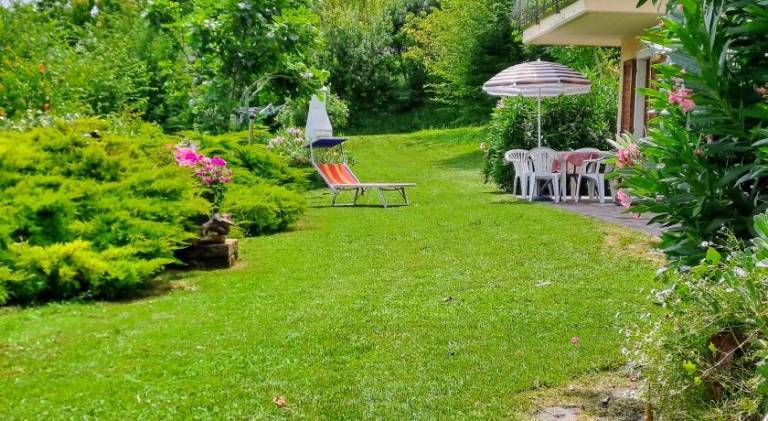 Rental apartment with barbeque & garden in Tremosine
