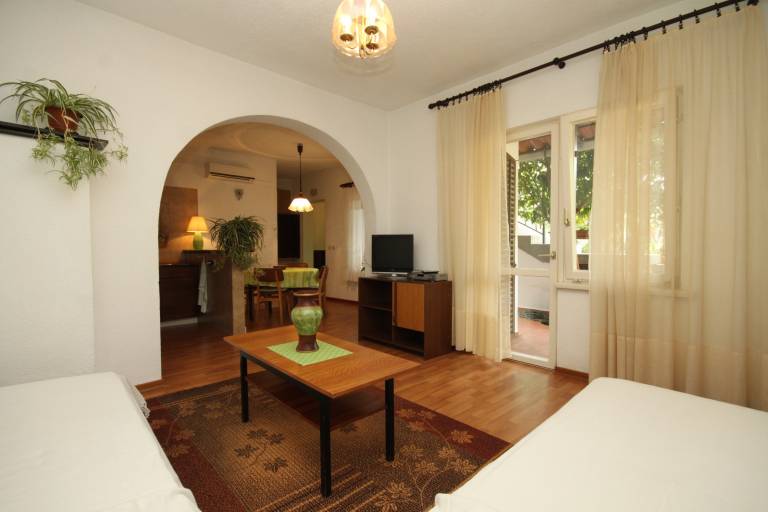 Rental apartment with patio & BBQ — photo 5