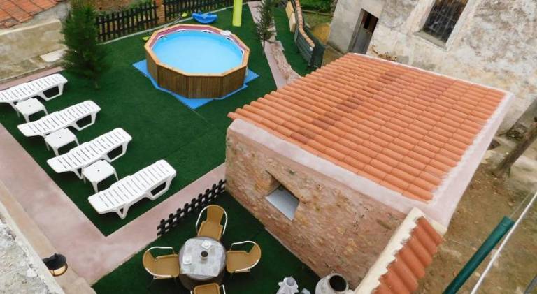 Vacation home with terrace, garden & grill in Chania