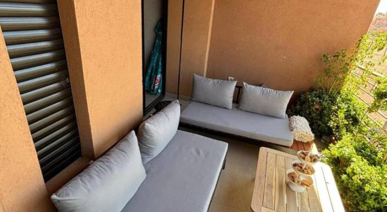 Apartment with pool — photo 3