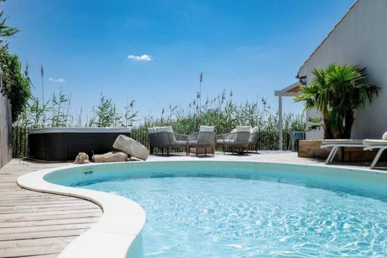 Big rental apartment with BBQ, garden & pool | Garden view | Pets are welcome — photo 3